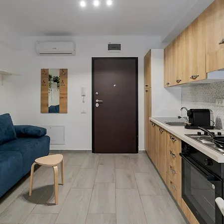 Downtown Urban W Balcony Vol 3 Apartment *