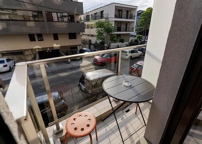 Downtown Urban W Balcony Vol 3 Apartment *