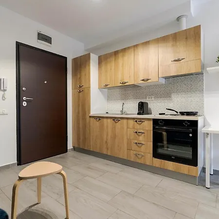 Downtown Urban W Balcony Vol 3 *