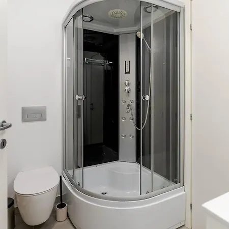 Downtown Urban W Balcony Vol 3 Apartment *