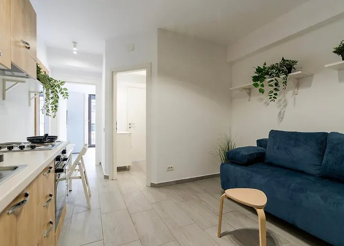 Downtown Urban W Balcony Vol 3