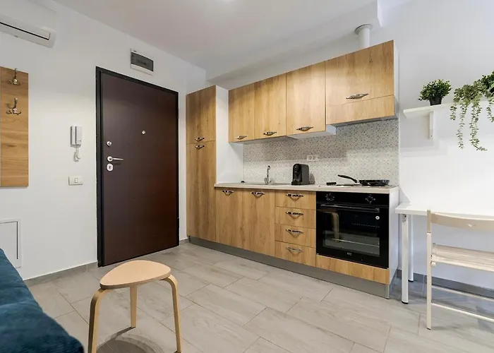 Downtown Urban W Balcony Vol 3 *