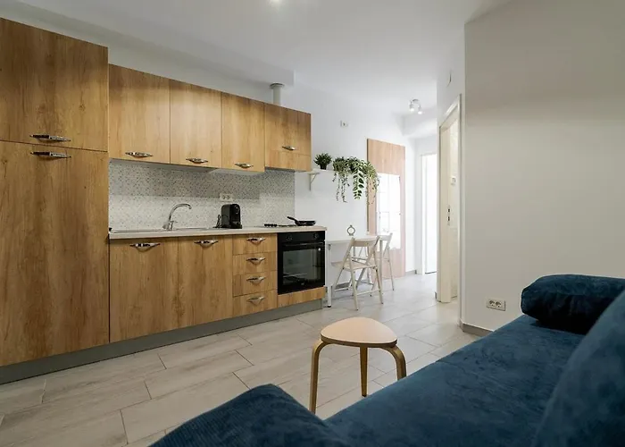 Apartment Downtown Urban W Balcony Vol 3 *