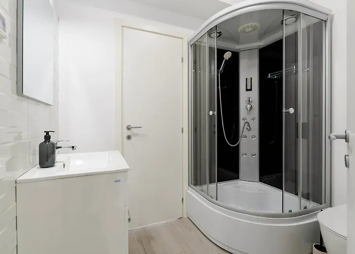 Downtown Urban W Balcony Vol 3 Апартаменти *