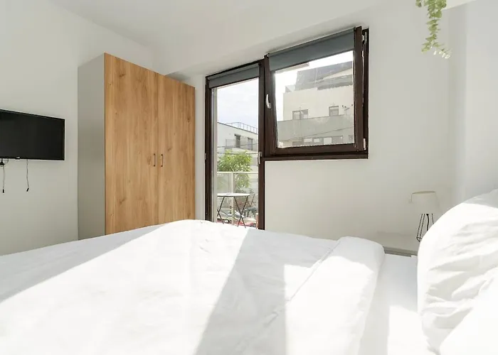 Downtown Urban W Balcony Vol 3