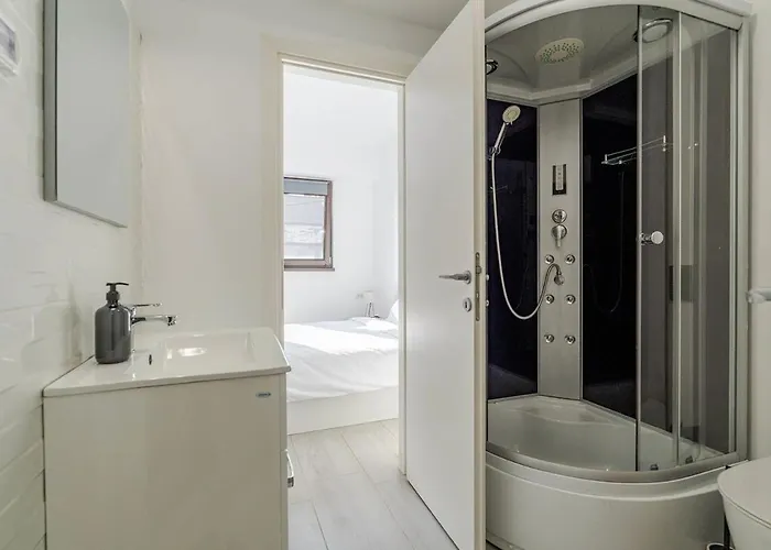 Downtown Urban W Balcony Vol 3 شقة بوخارست